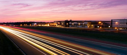 First-Element-slim-inspelen-op-passerend-verkeer